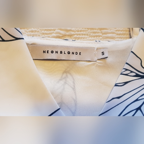 🩵Host Pick🩵 Neon Blonde peplum high low top S - Picture 6 of 11